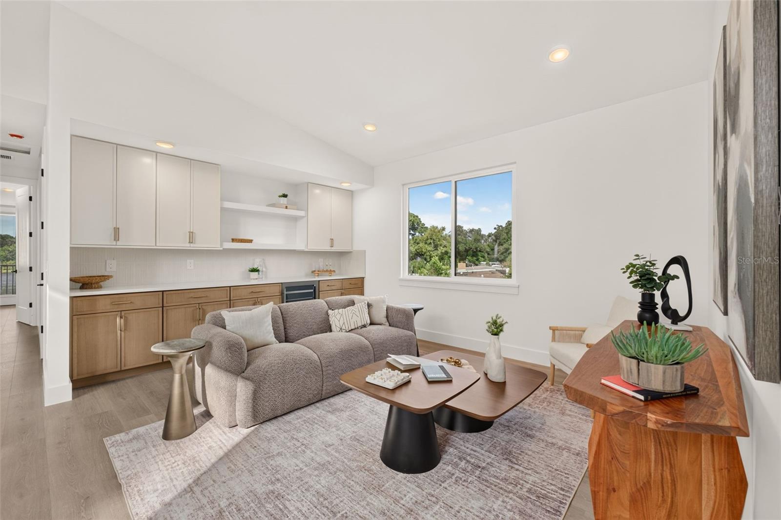 1205 FALCON DR