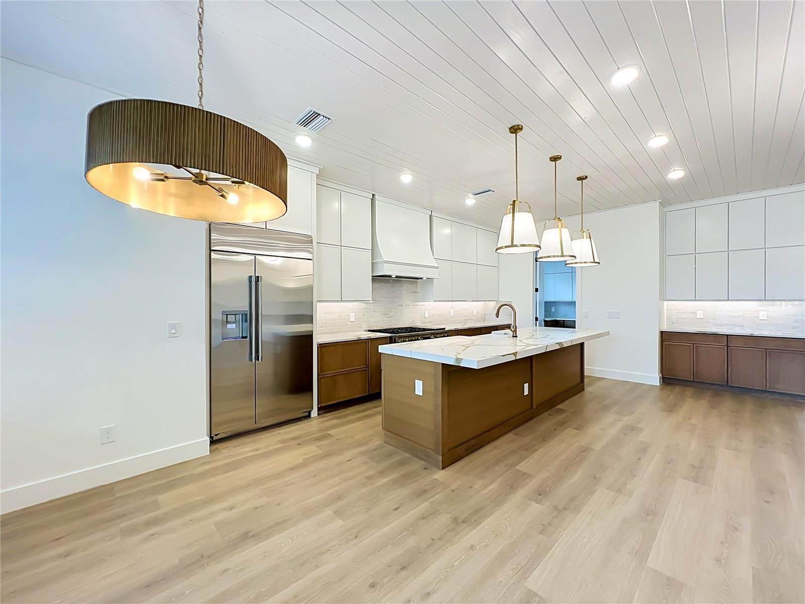 1205 FALCON DR