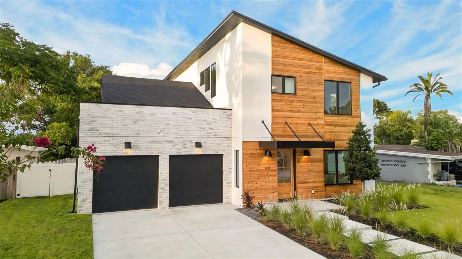 1205 FALCON DR