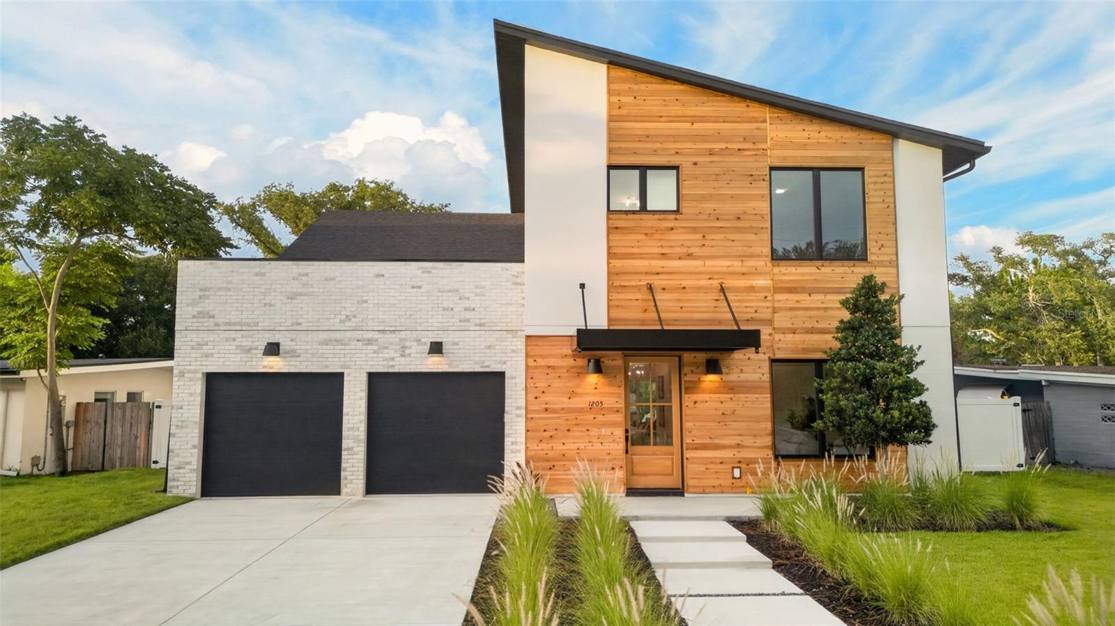 1205 FALCON DR