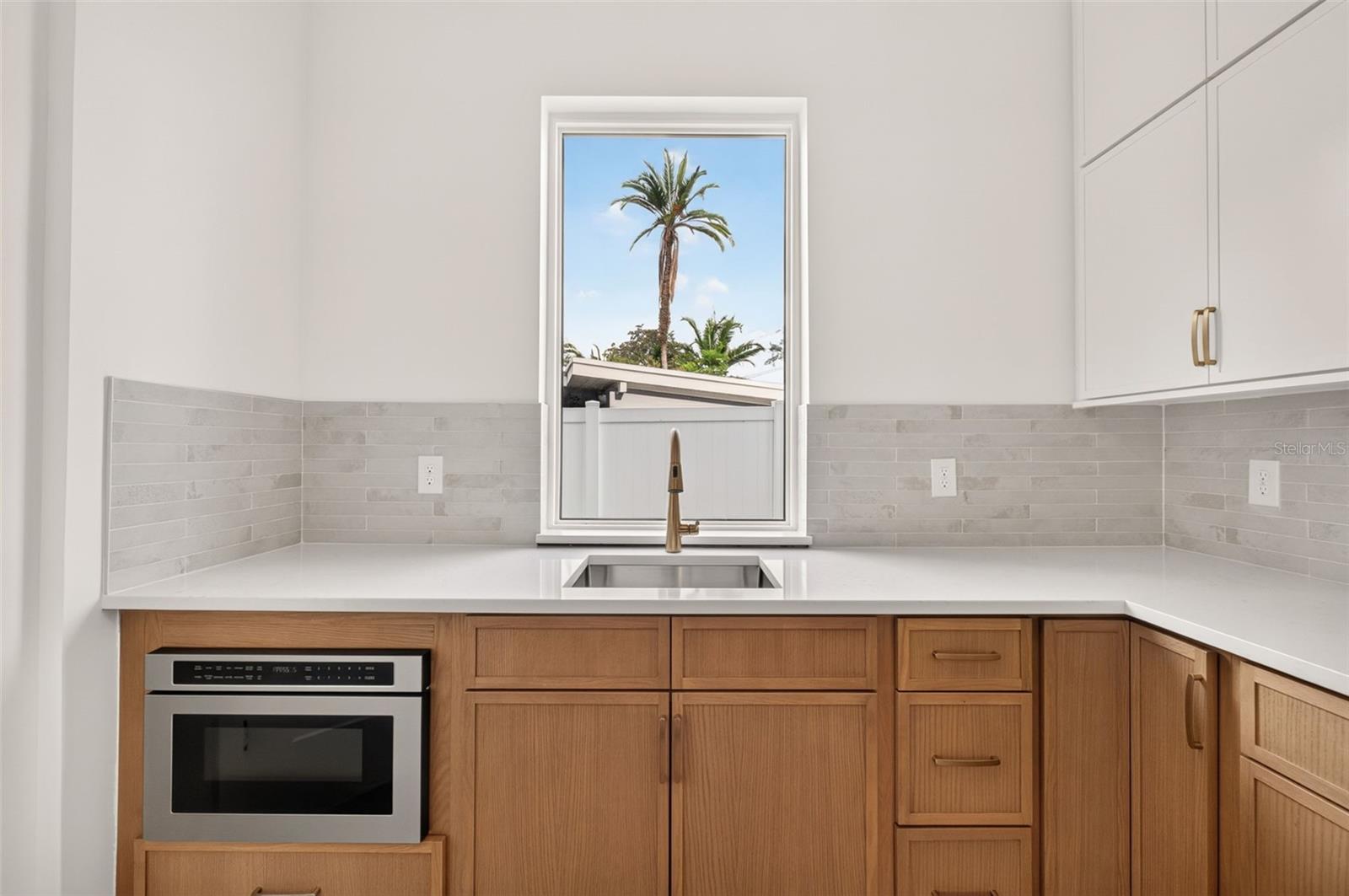 1205 FALCON DR