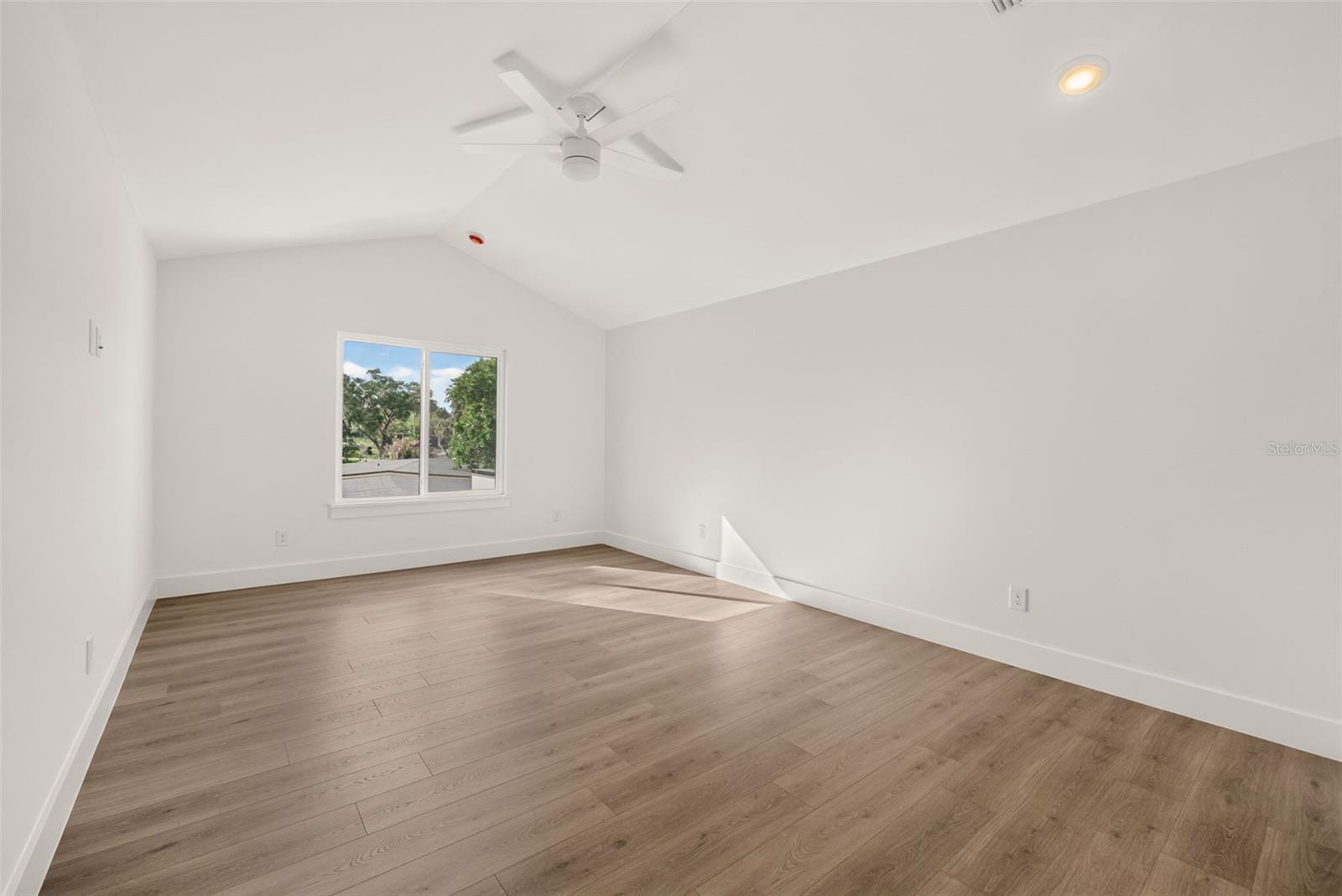 1205 FALCON DR