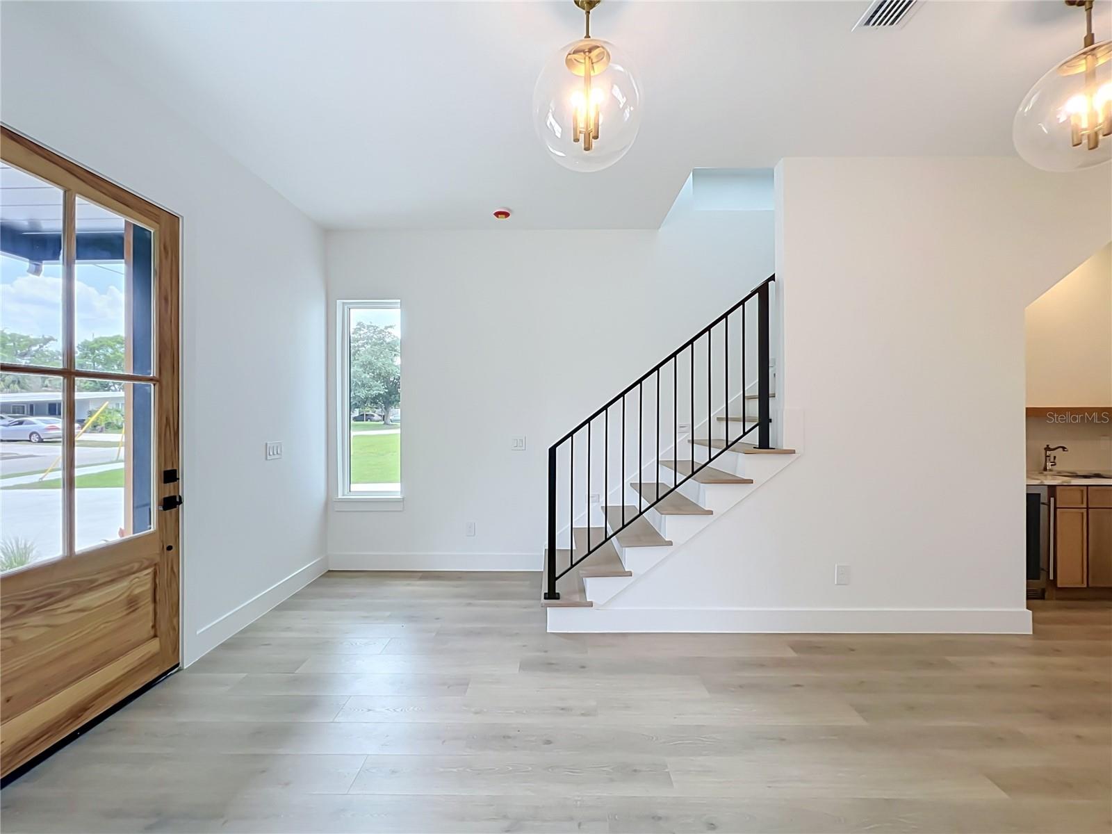 1205 FALCON DR