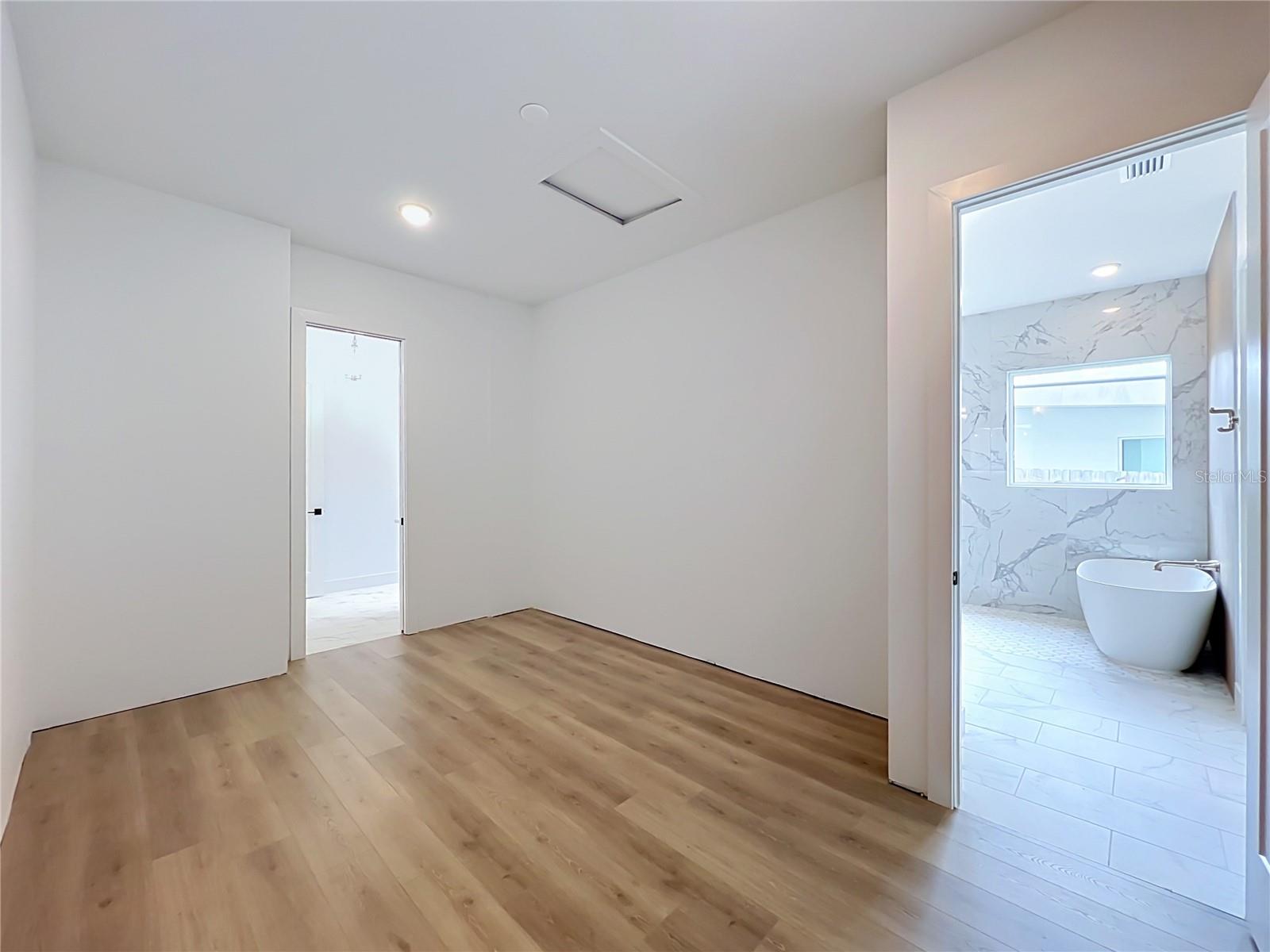 1205 FALCON DR