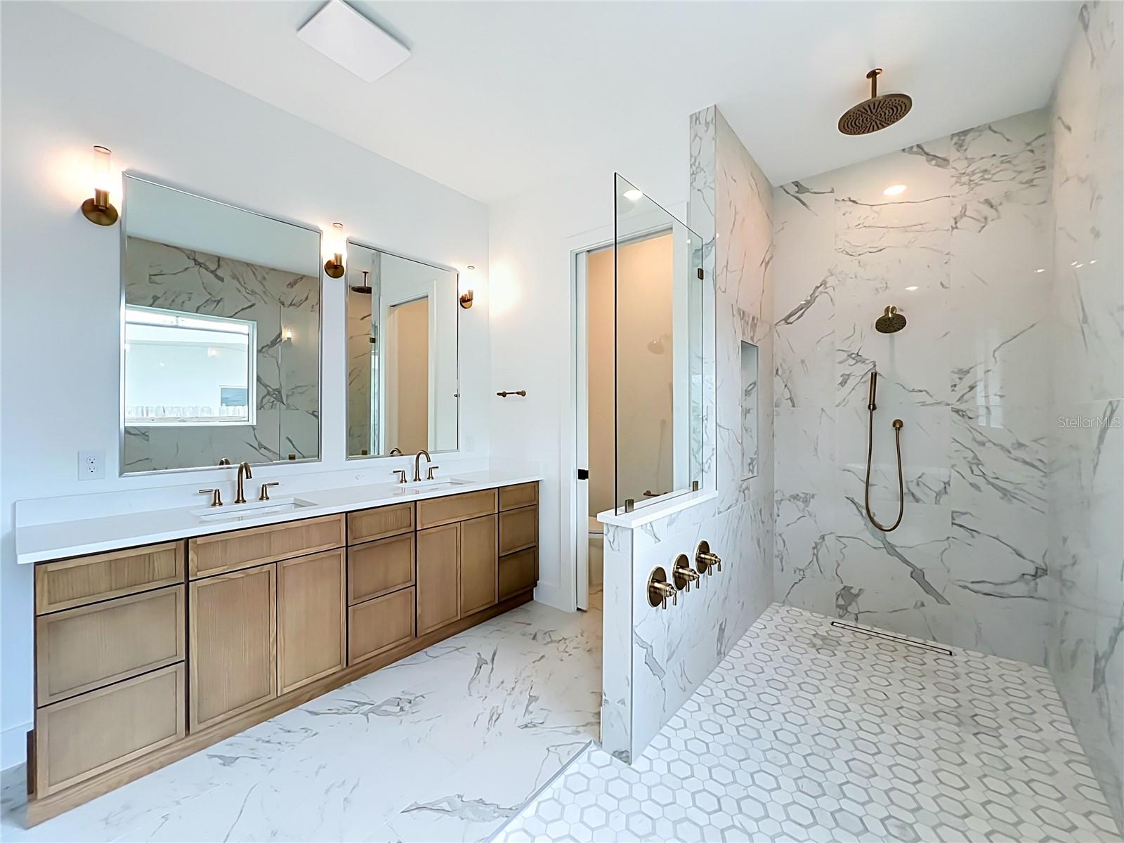 1205 FALCON DR