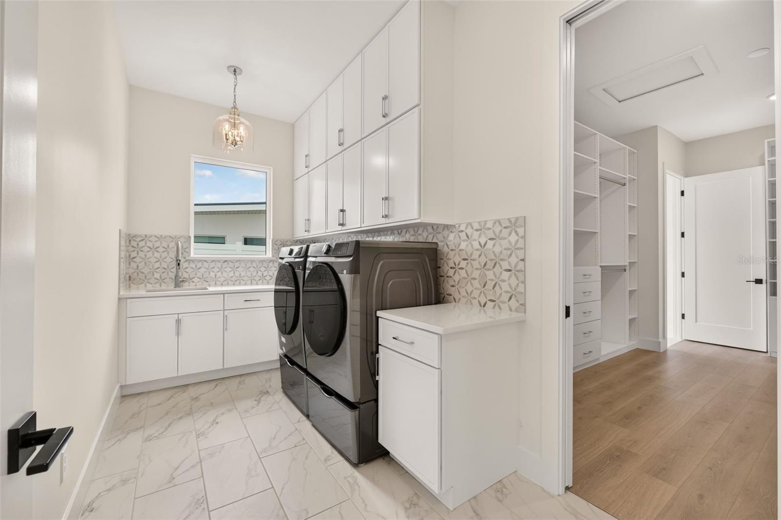 1205 FALCON DR