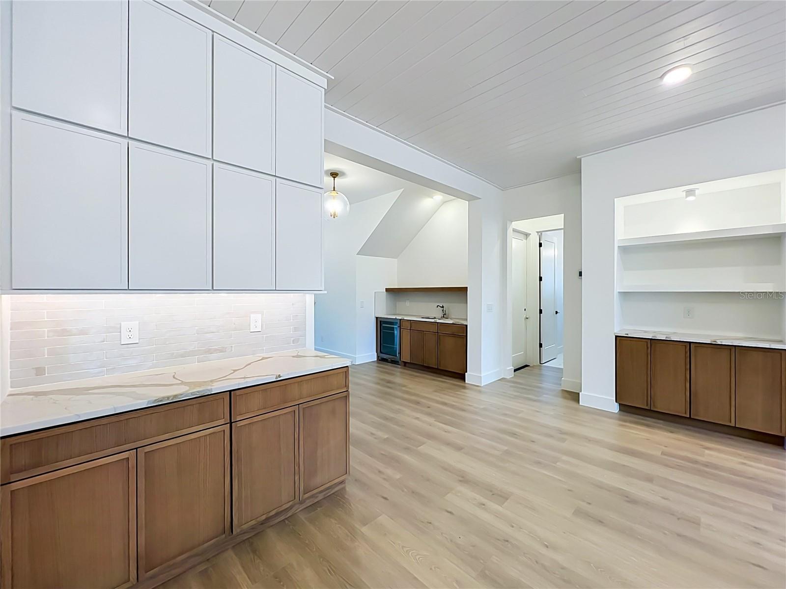 1205 FALCON DR