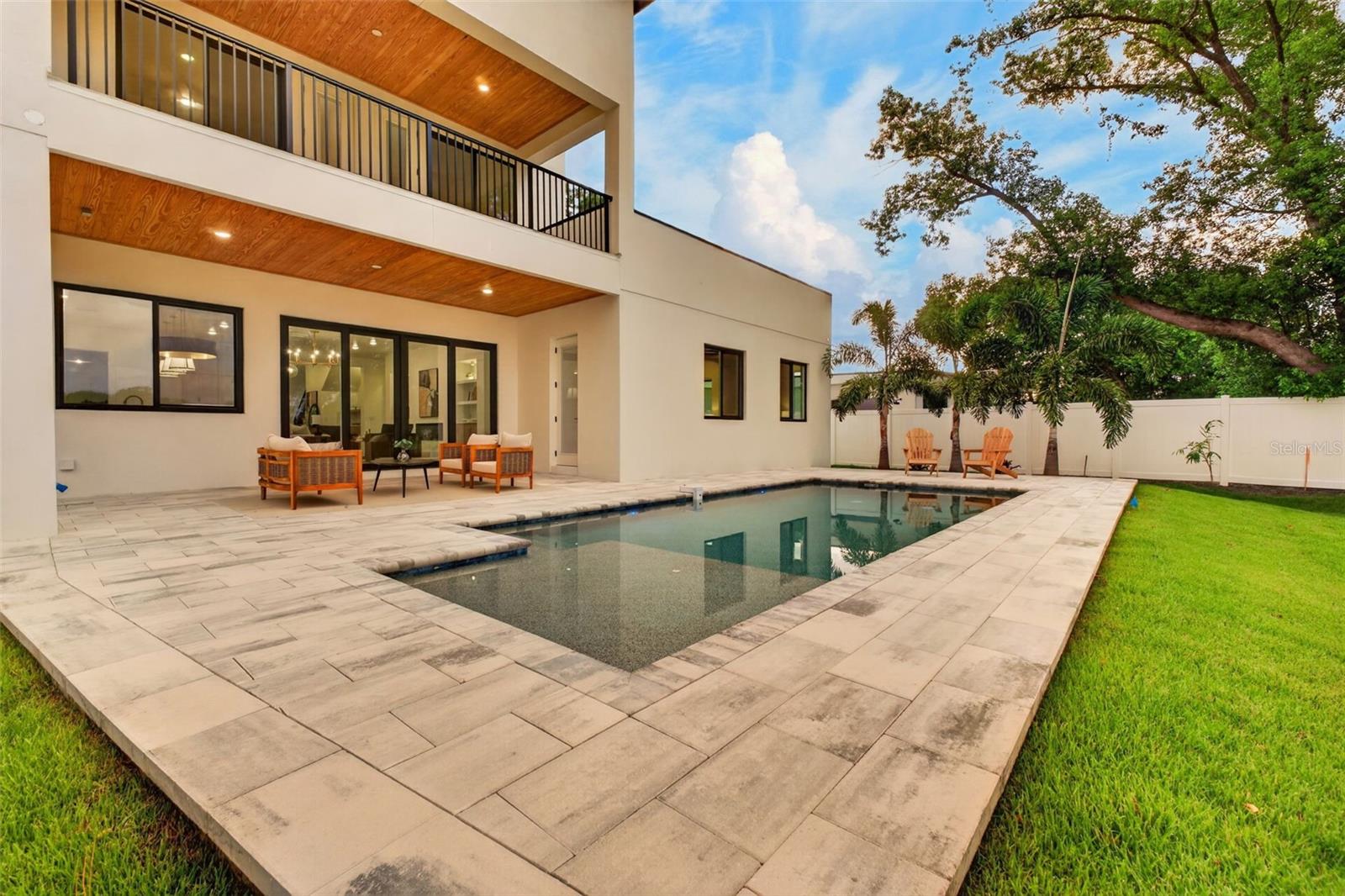 1205 FALCON DR