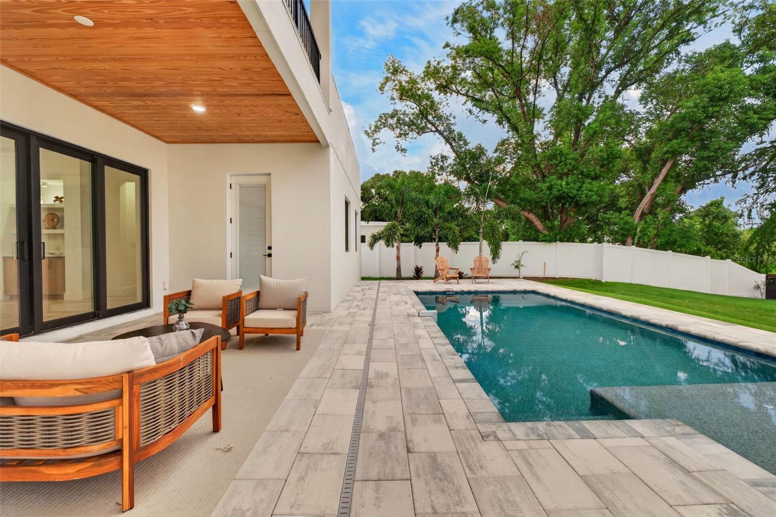 1205 FALCON DR