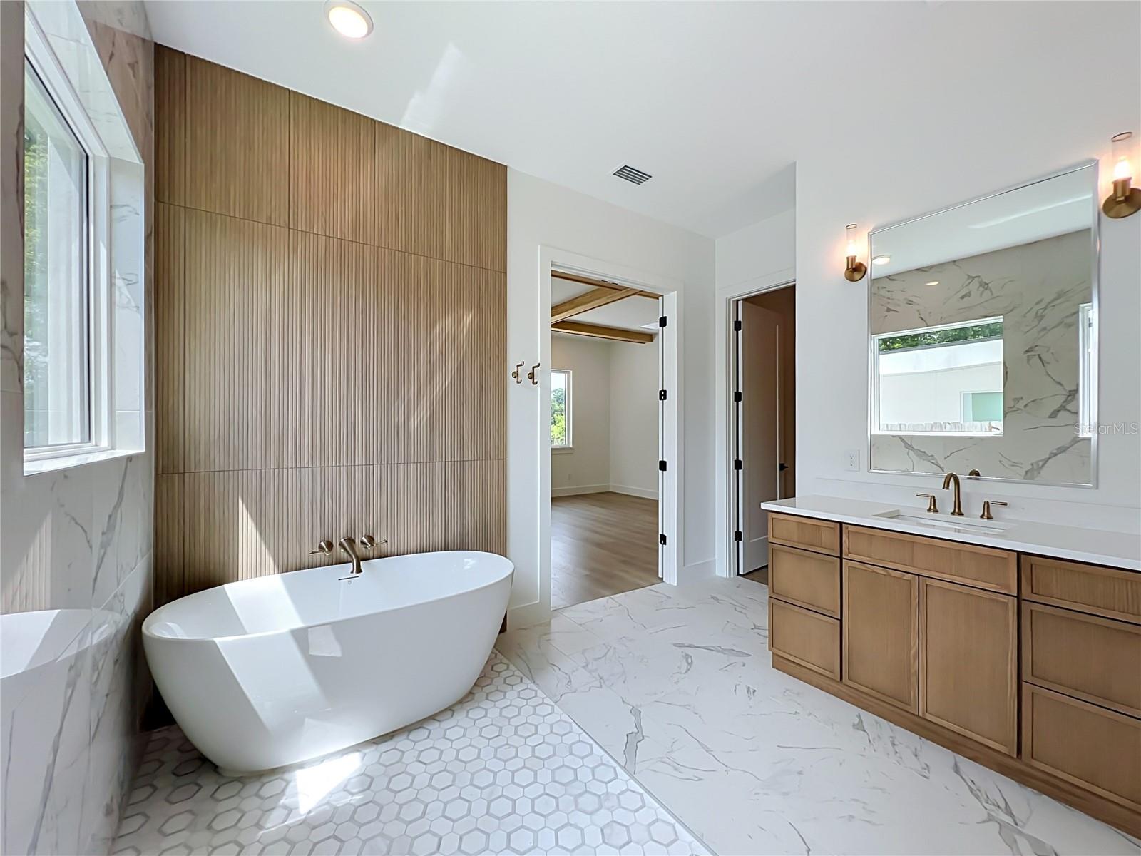 1205 FALCON DR