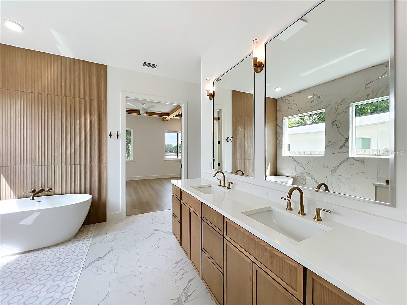 1205 FALCON DR