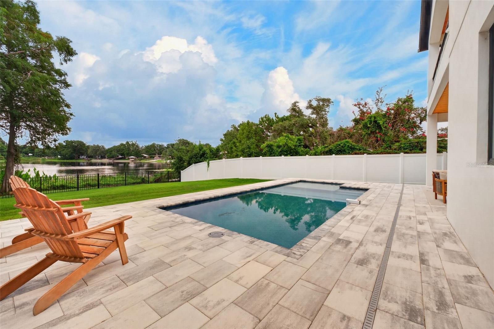 1205 FALCON DR