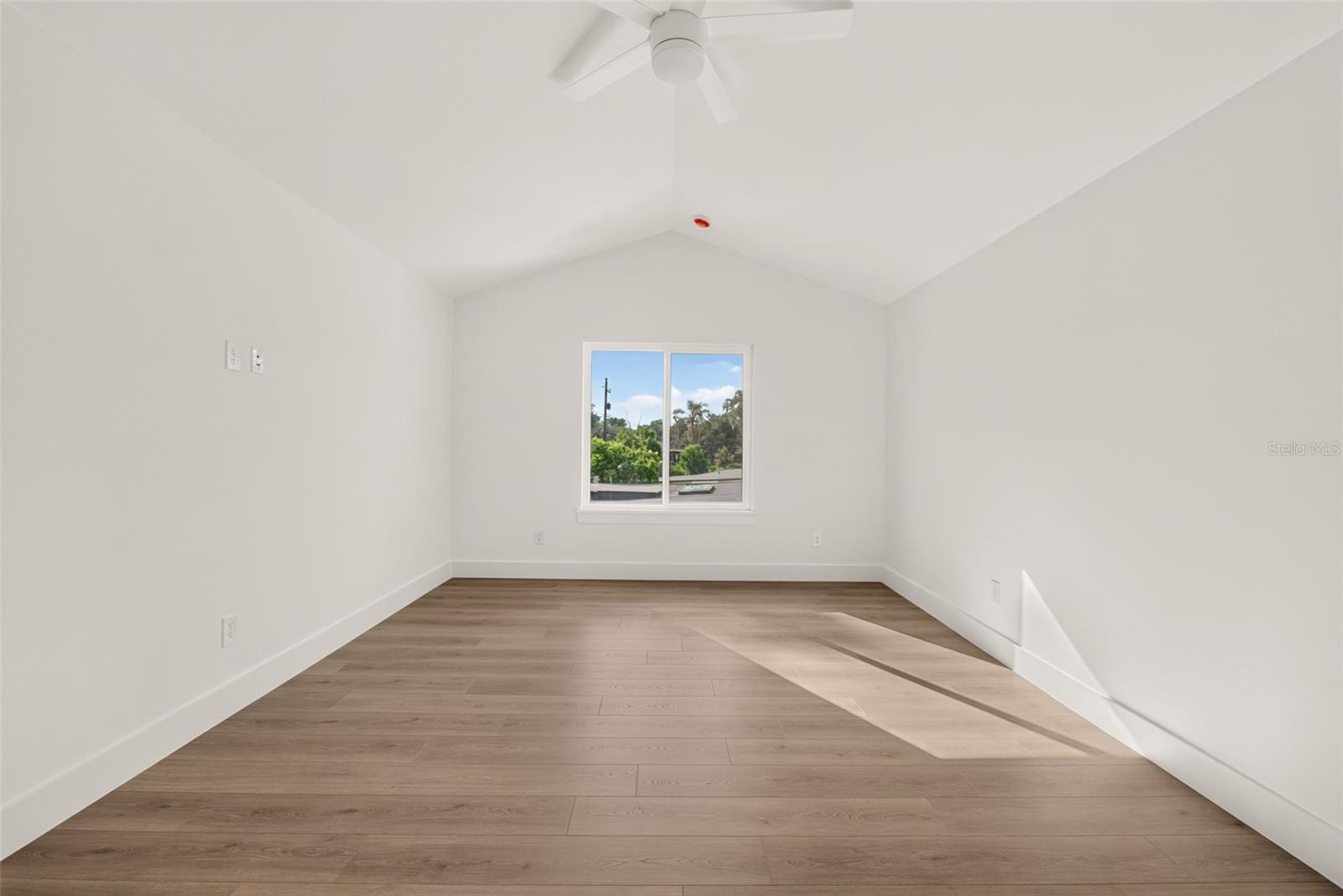 1205 FALCON DR