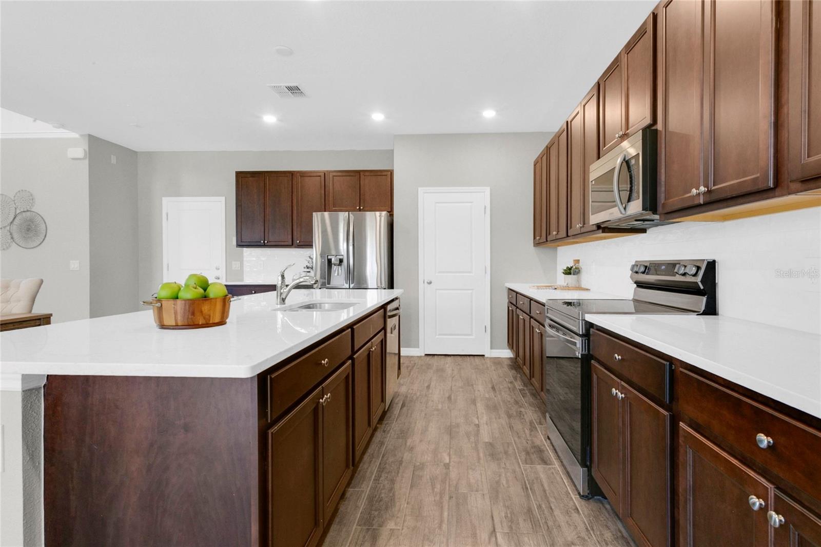 9169 WAVERLY WALK DR