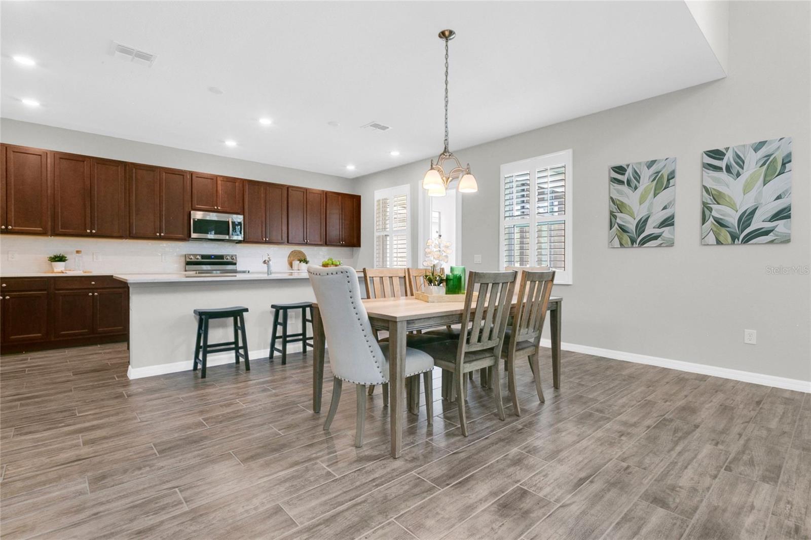 9169 WAVERLY WALK DR