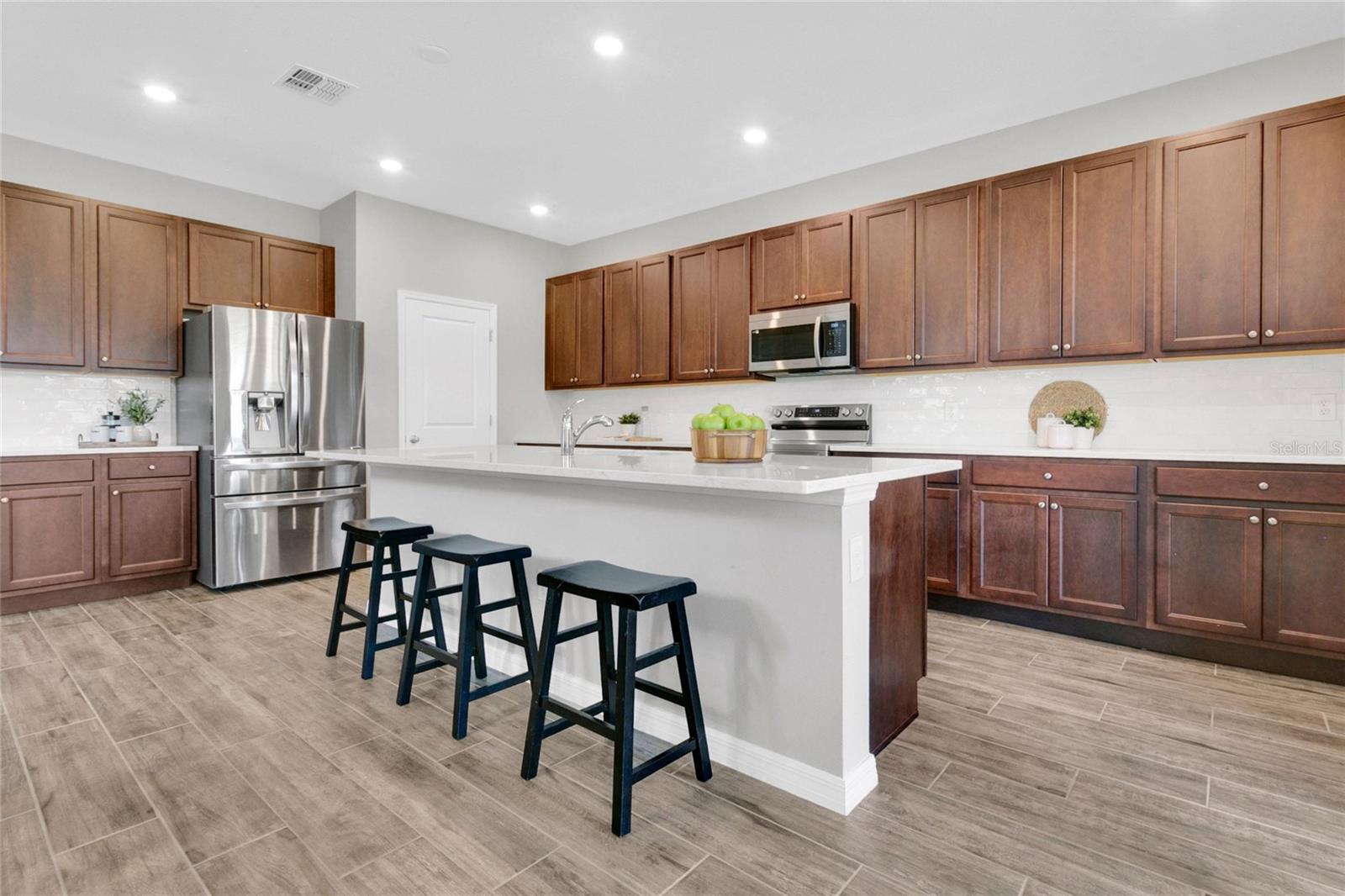 9169 WAVERLY WALK DR