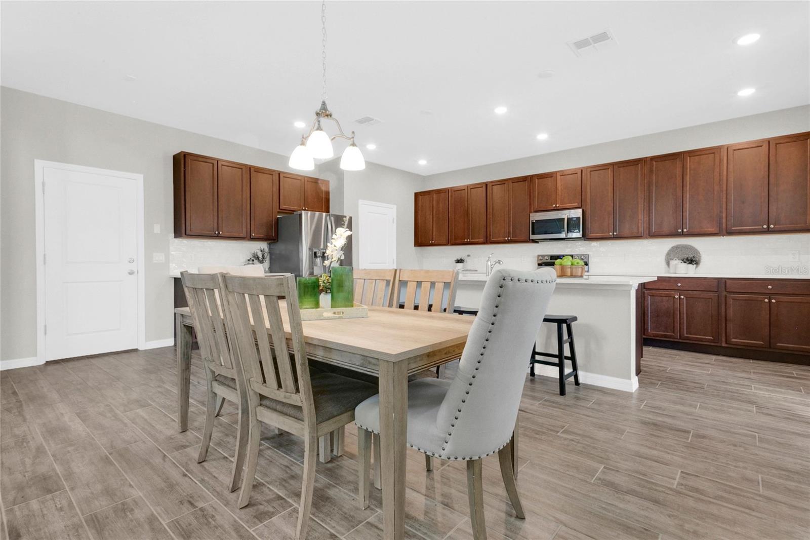 9169 WAVERLY WALK DR