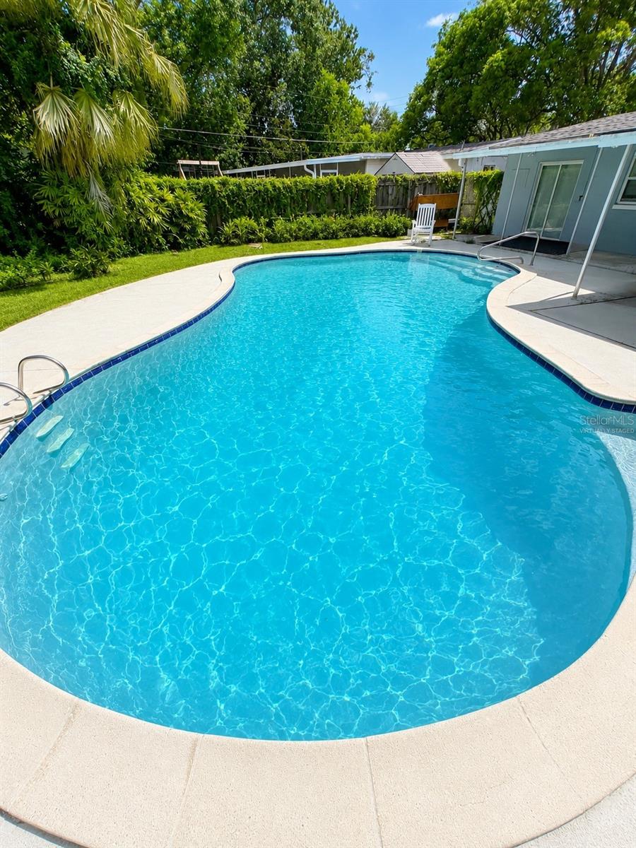 616 ELLENDALE DR