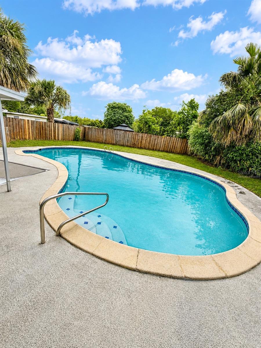 616 ELLENDALE DR