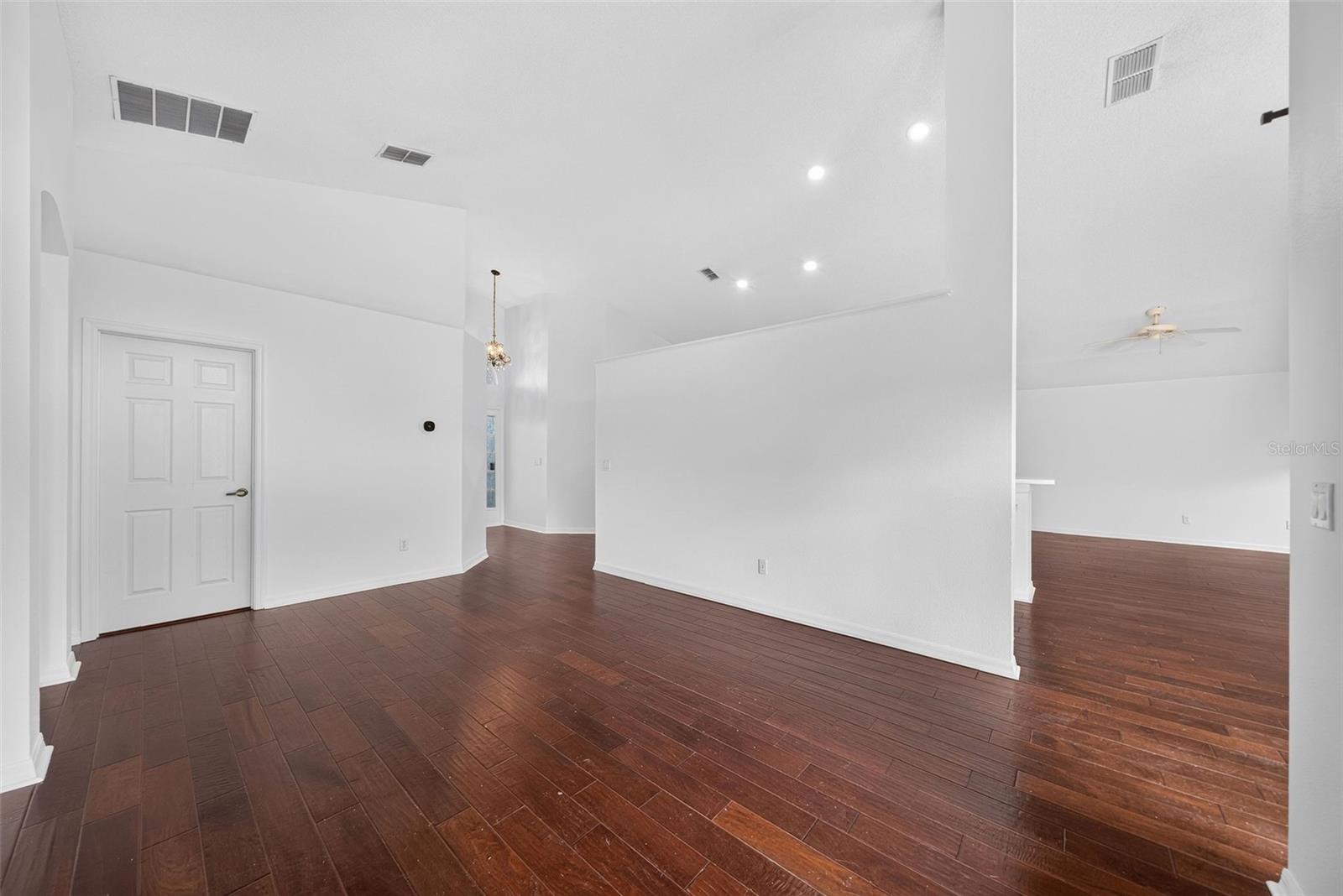 630 RIOMAR AVE