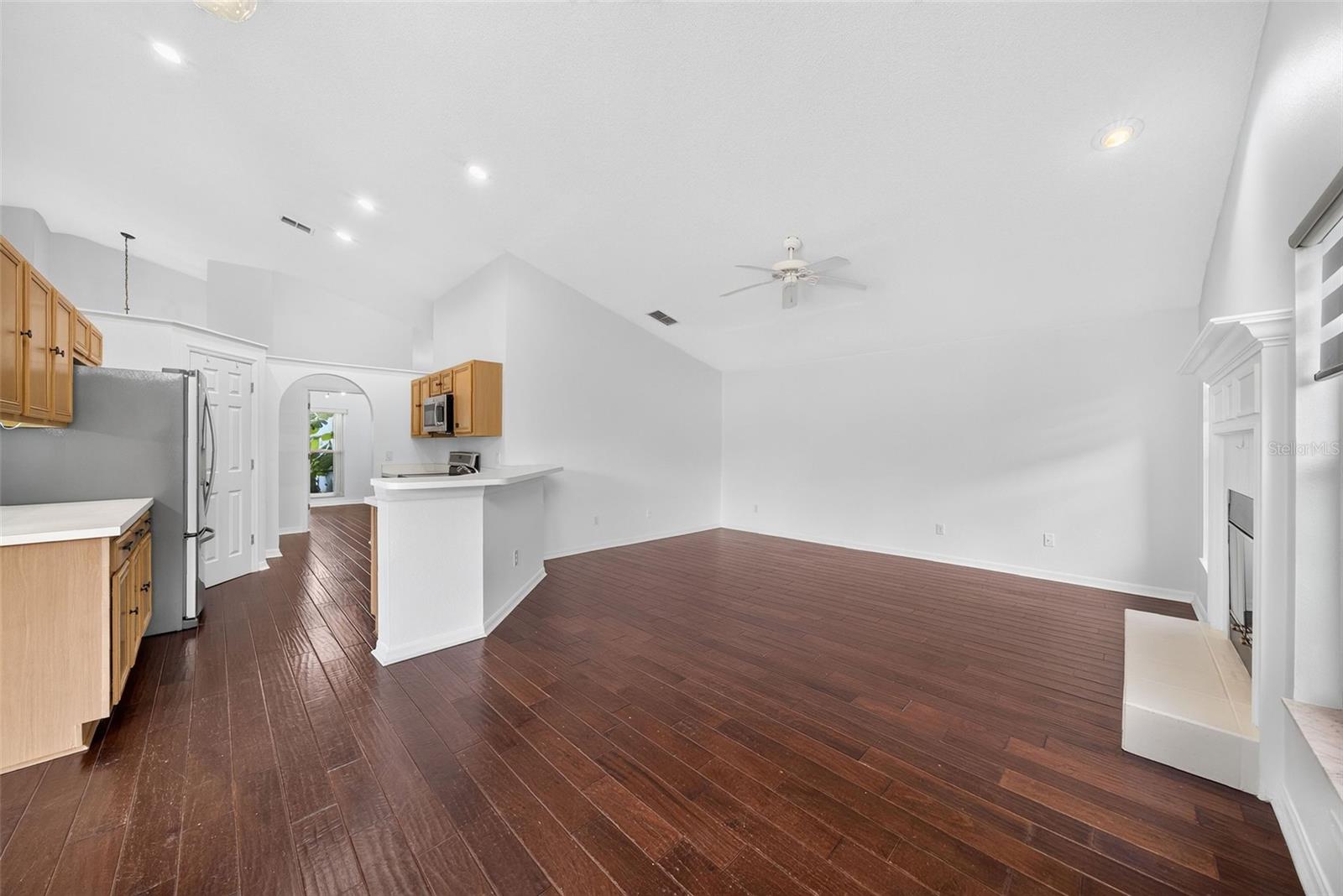 630 RIOMAR AVE