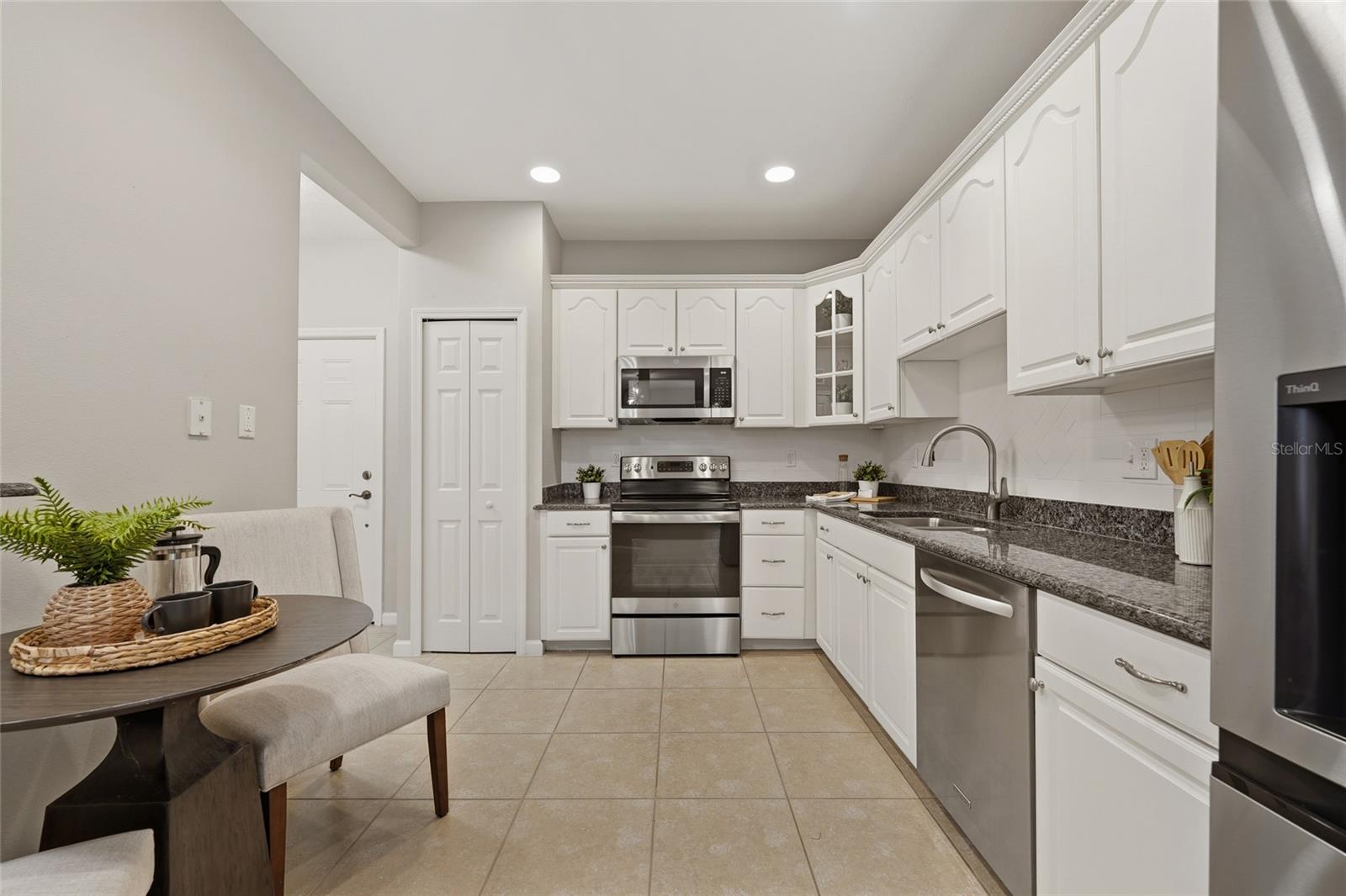 1674 LAKEMONT AVE #101