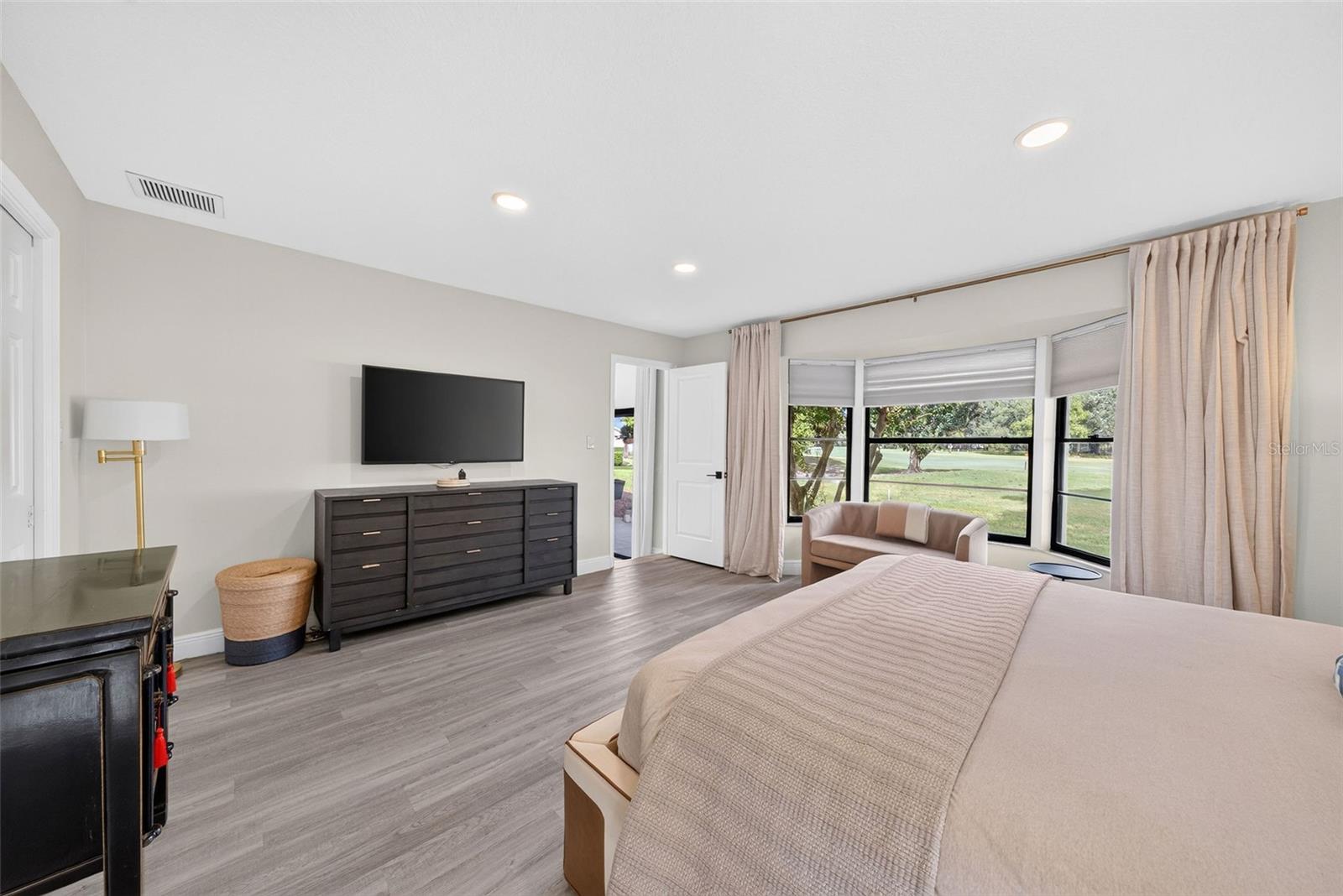 7601 ORANGE TREE LN