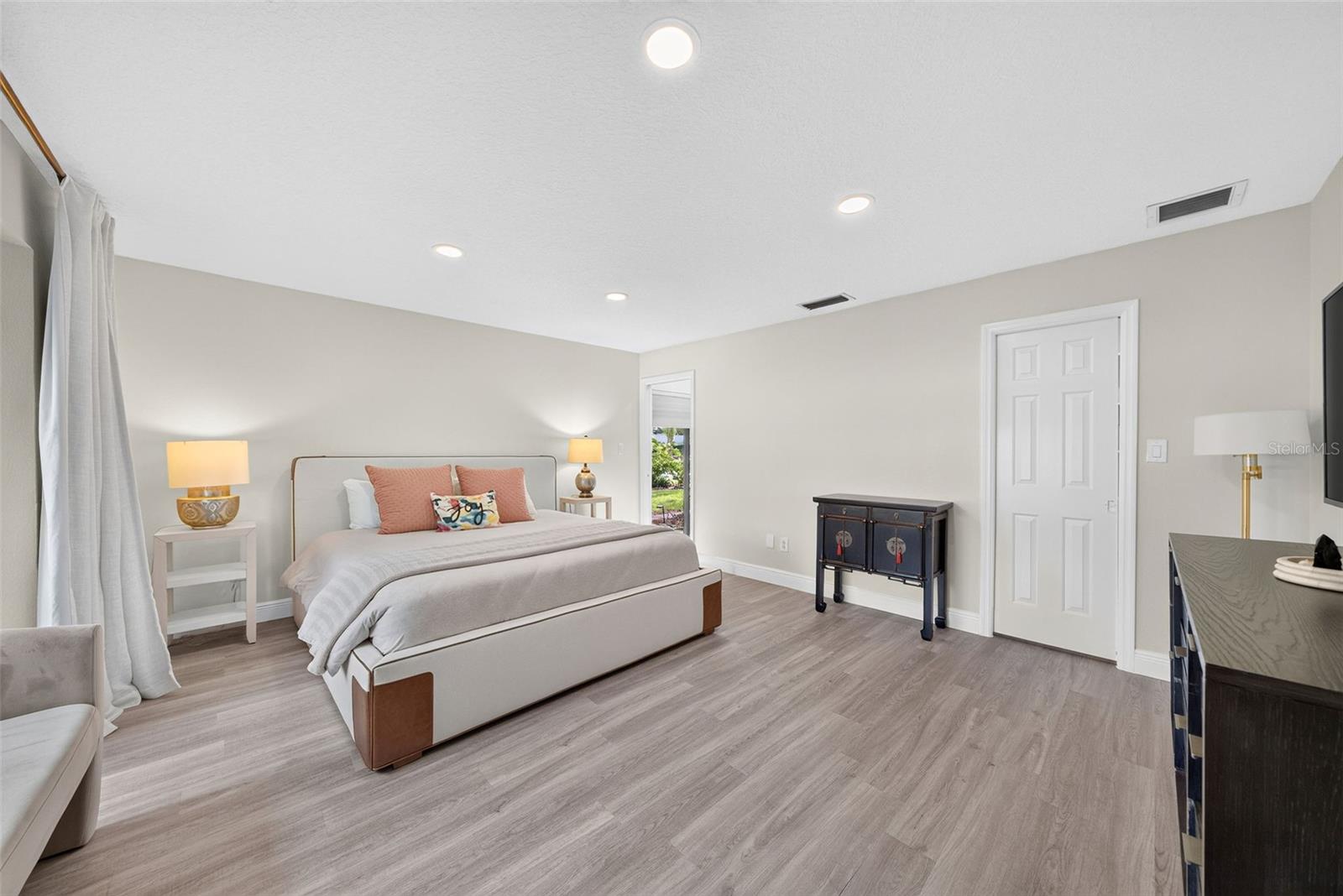 7601 ORANGE TREE LN