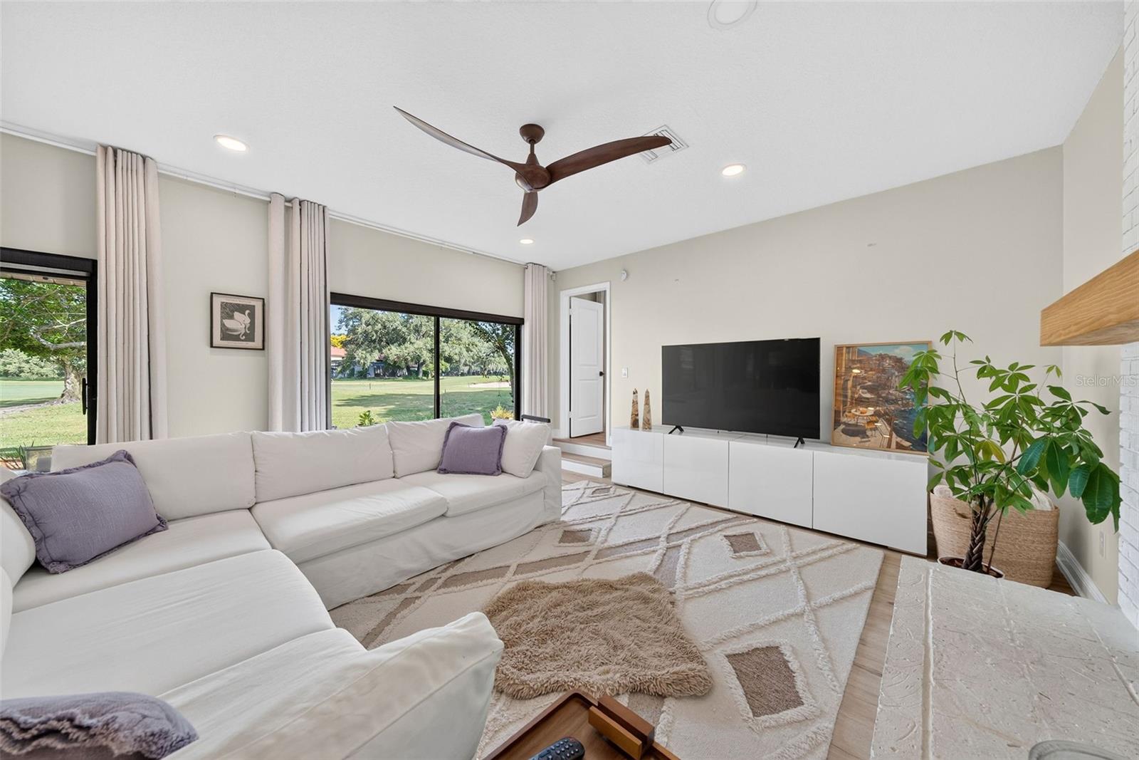 7601 ORANGE TREE LN