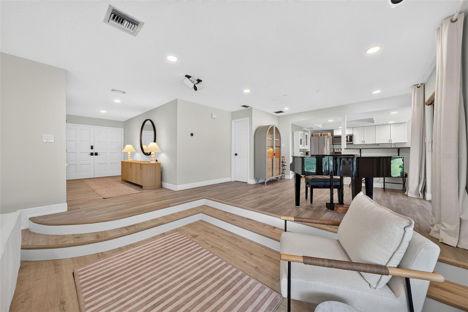 7601 ORANGE TREE LN