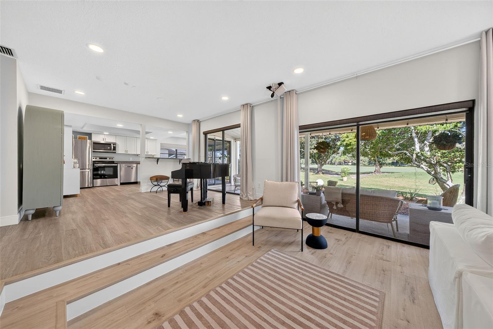 7601 ORANGE TREE LN