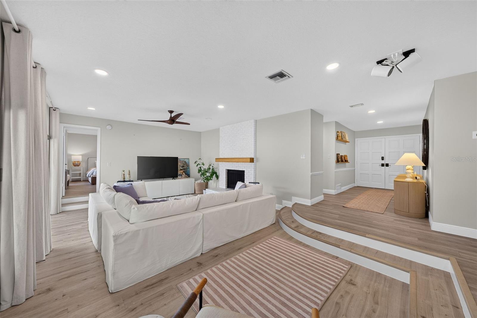 7601 ORANGE TREE LN