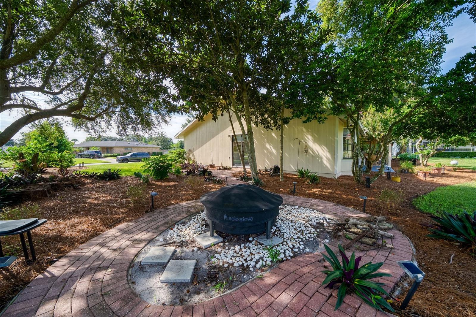 7601 ORANGE TREE LN