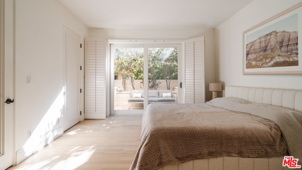 137 S Spalding Dr Unit: 106