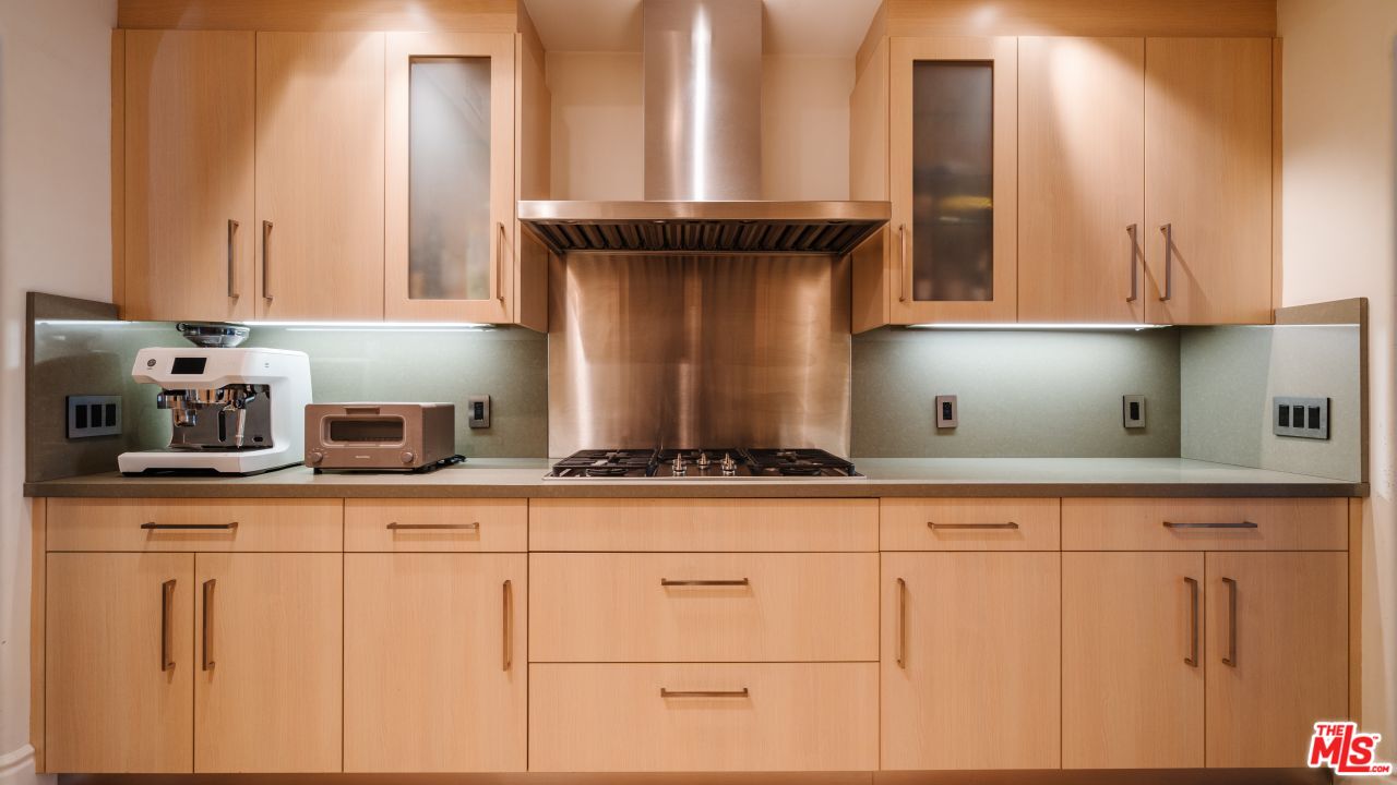 137 S Spalding Dr Unit: 106