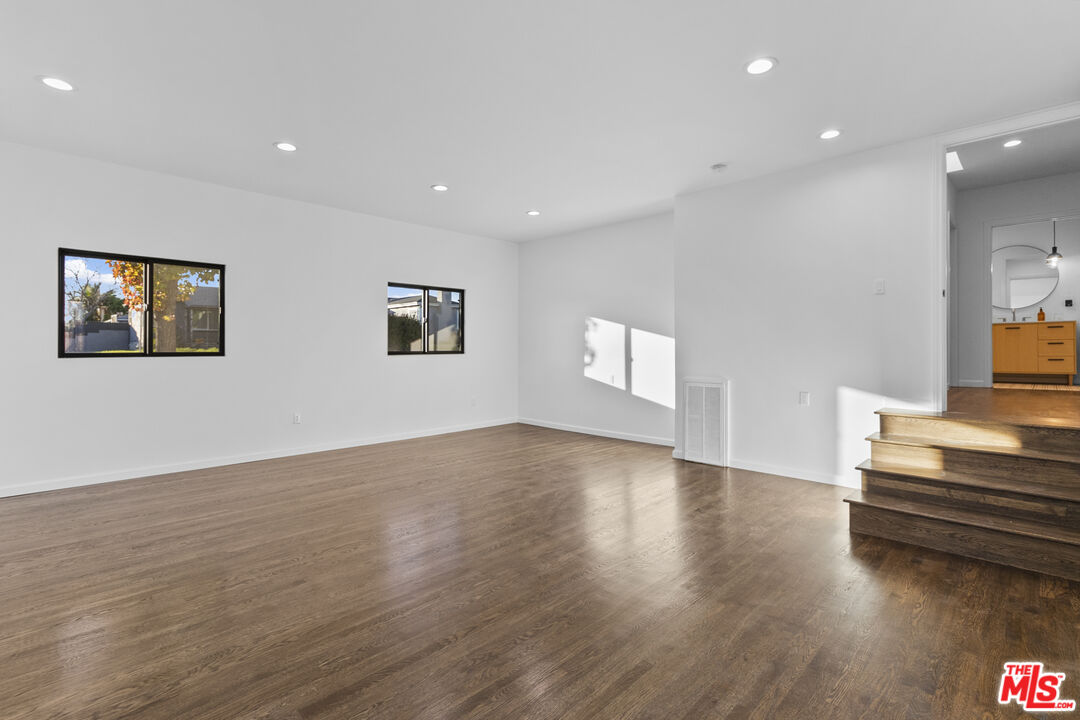 3020 W 82nd St