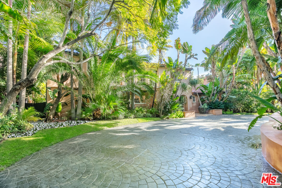 806 N Alpine Dr