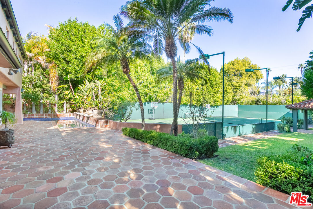806 N Alpine Dr