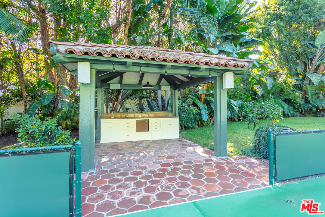 806 N Alpine Dr