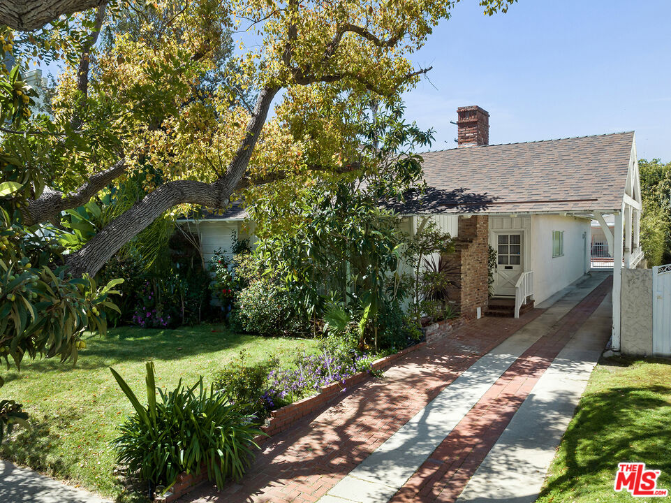 215 N Maple Dr