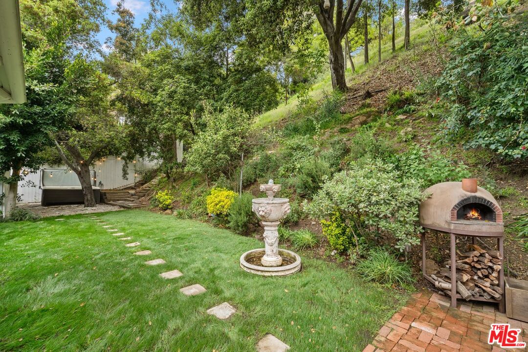 1318 Roscomare Rd