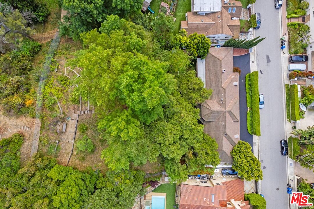 1318 Roscomare Rd