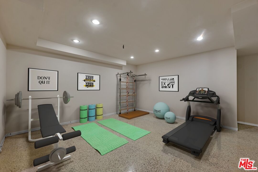 1717 Stoner Ave Unit: 105