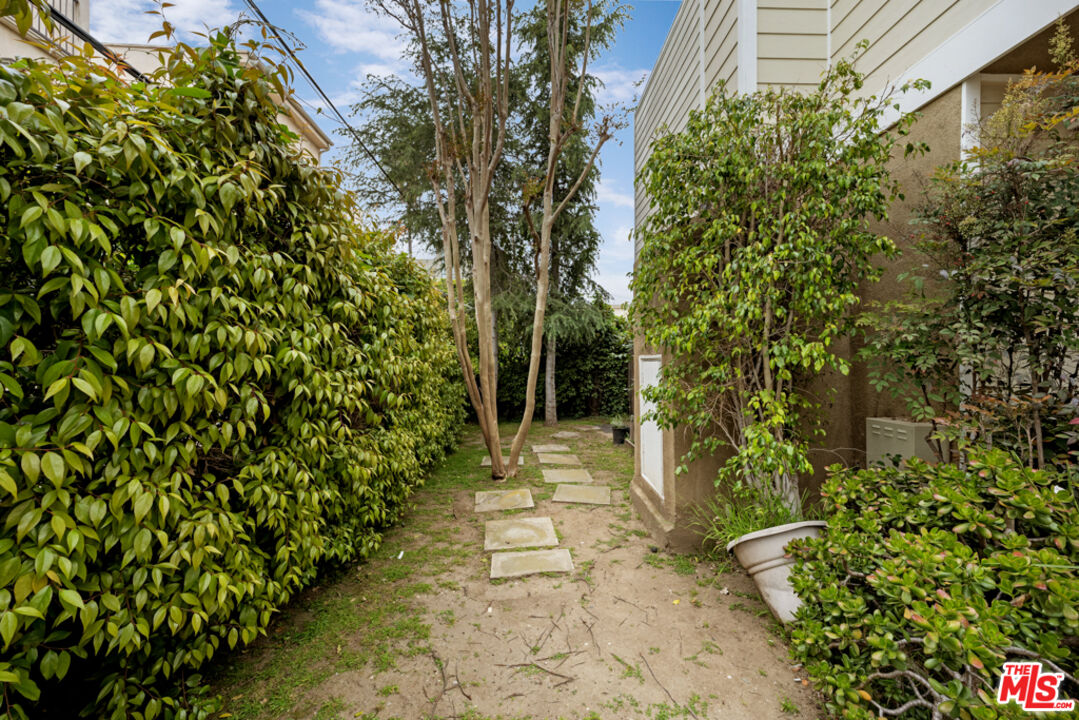 1717 Stoner Ave Unit: 105