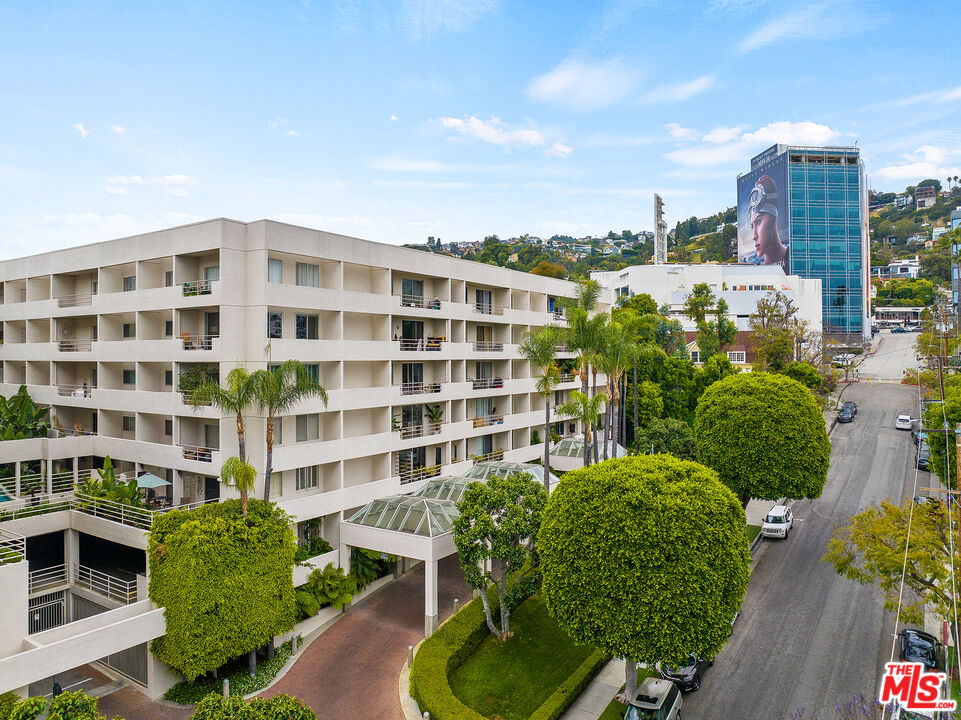 1131 ALTA LOMA RD Unit: 518