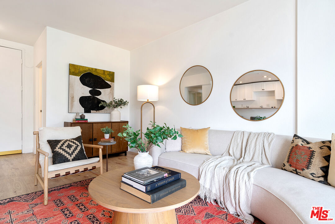 1131 ALTA LOMA RD Unit: 518