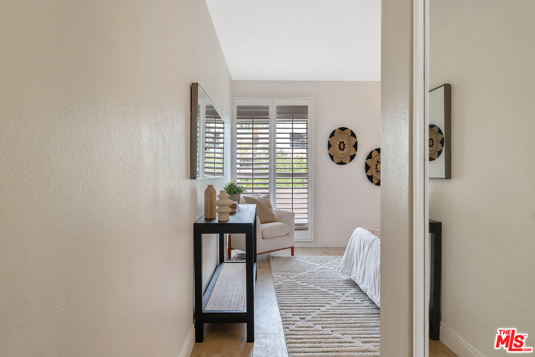 1131 ALTA LOMA RD Unit: 518