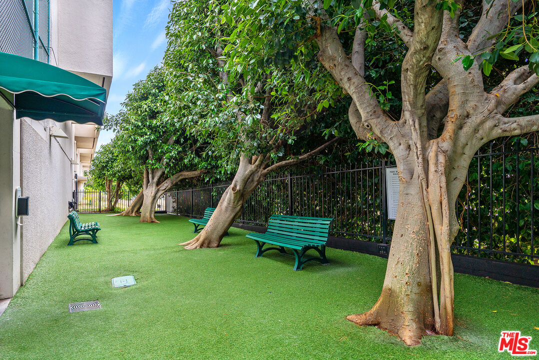 1131 ALTA LOMA RD Unit: 518