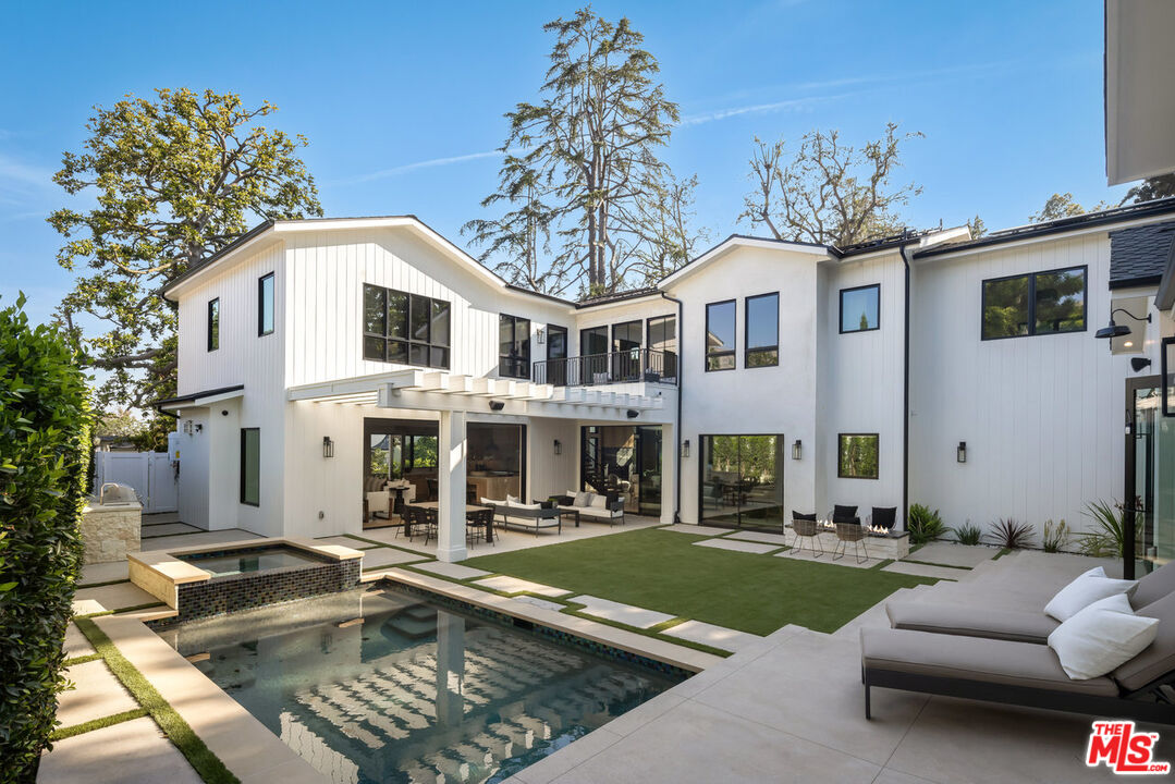 196 S Greenfield Ave