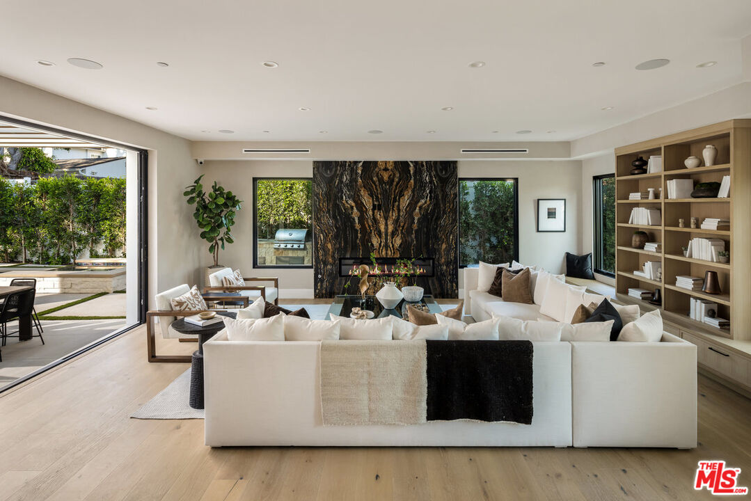 196 S Greenfield Ave